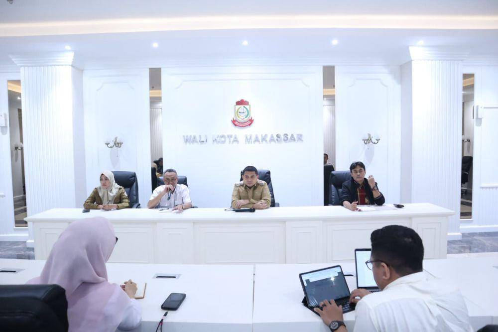 Wali Kota Makassar, Munafri Arifuddin, menerima audiensi dengan Balai Besar Wilayah Sungai (BBWS) Pompengan Jeneberang di Balai Kota Makassar, Senin (24/3/2025). (Dok. Humas Pemkot Makassar)