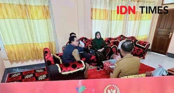 Foto pihak Kemensos RI saat serahkan santunan ke Dinsos Bima (Dok/Dinsos Bima)