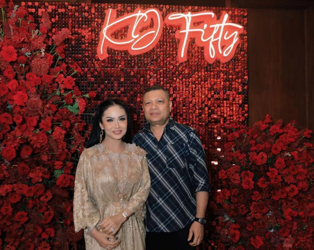 7 Dekorasi Ulang Tahun ke-50 Krisdayanti, Merah Menyala!