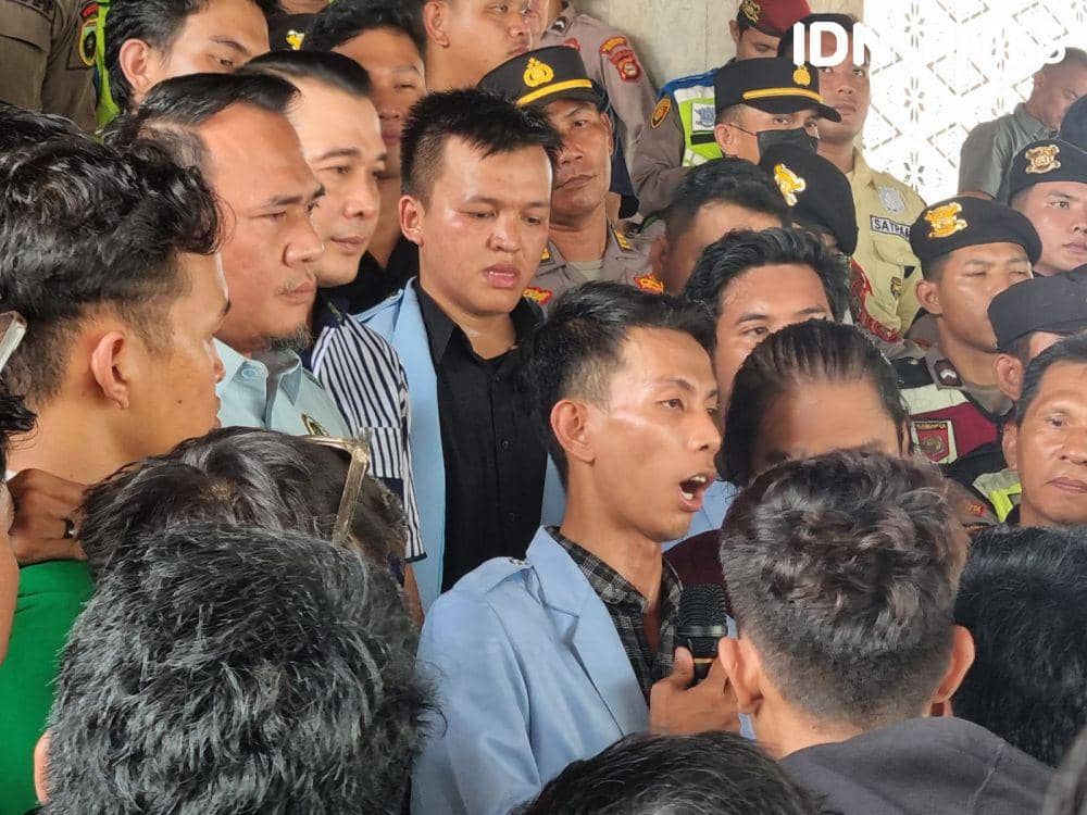 Protes mahasiswa terhadap RUU TNI di Palembang (IDN Times/Rangga Erfizal)