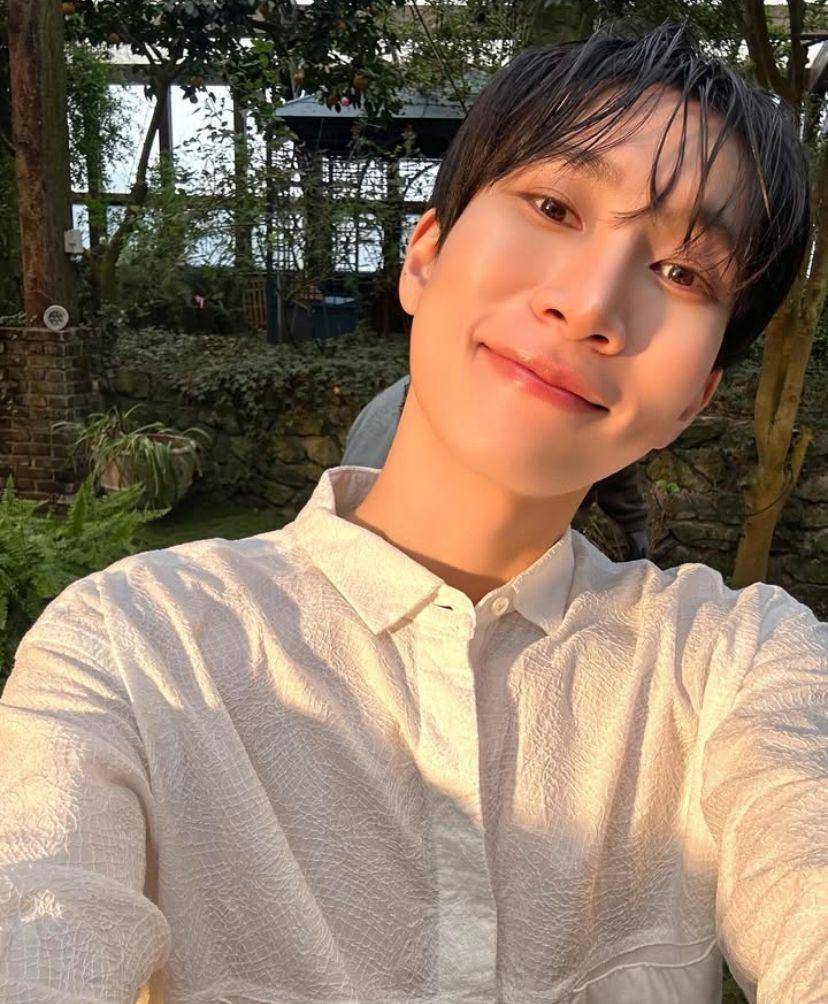 potret Eunkwang BTOB (Instagram.com/btob_silver_light)