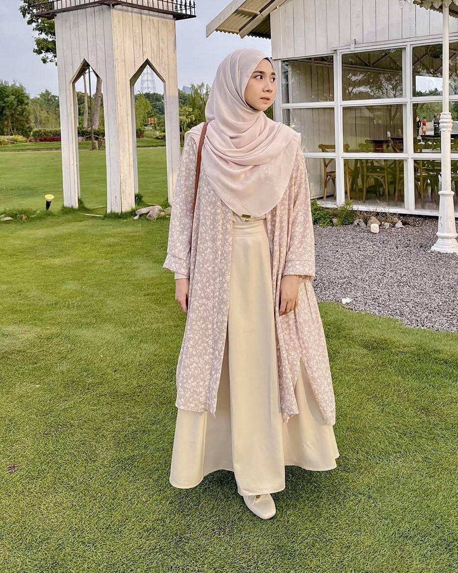 potret ide OOTD serba hijab menutup dada ala Richa Etika (instagram.com/richaeu)