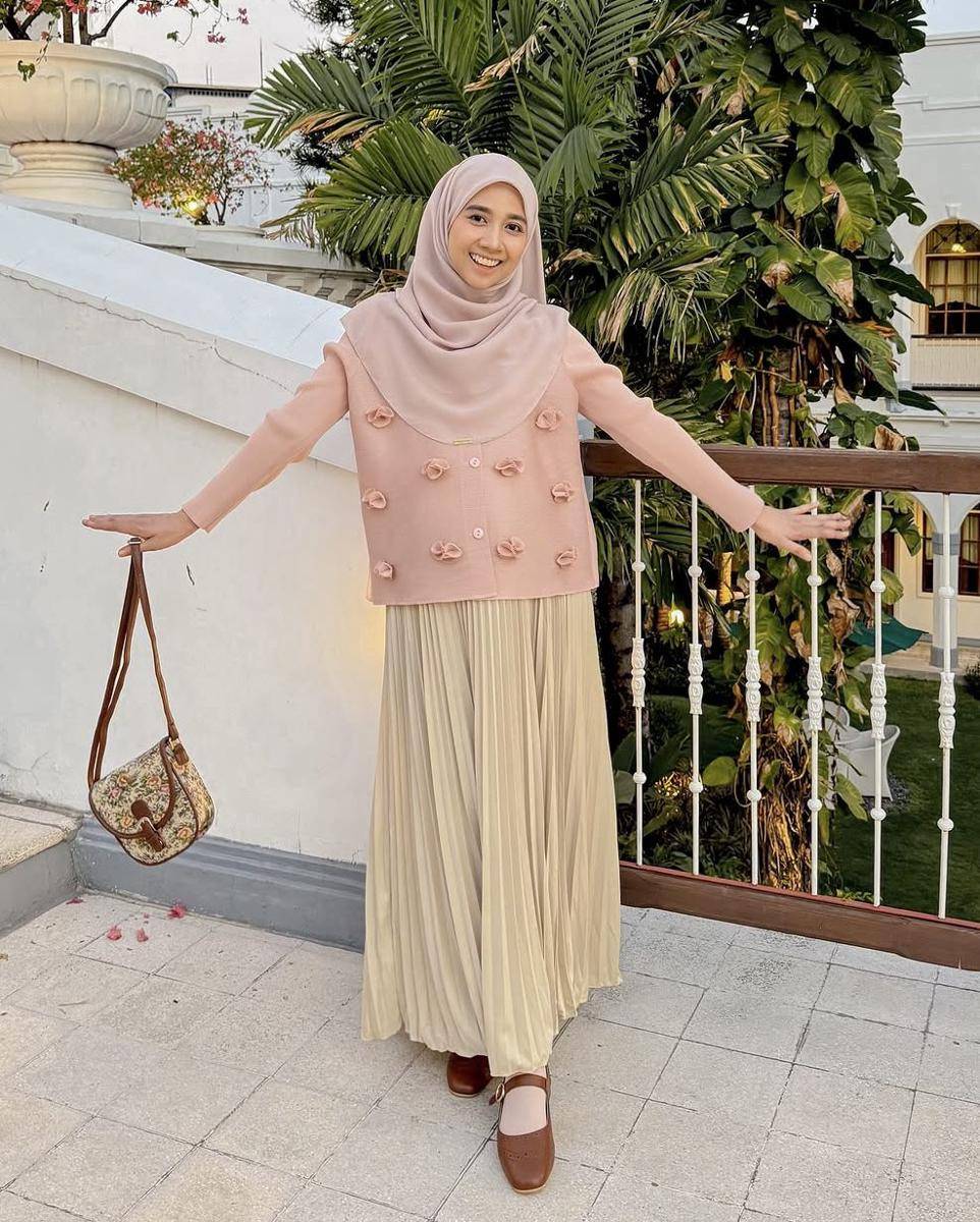 potret ide OOTD serba hijab menutup dada ala Richa Etika (instagram.com/richaeu)