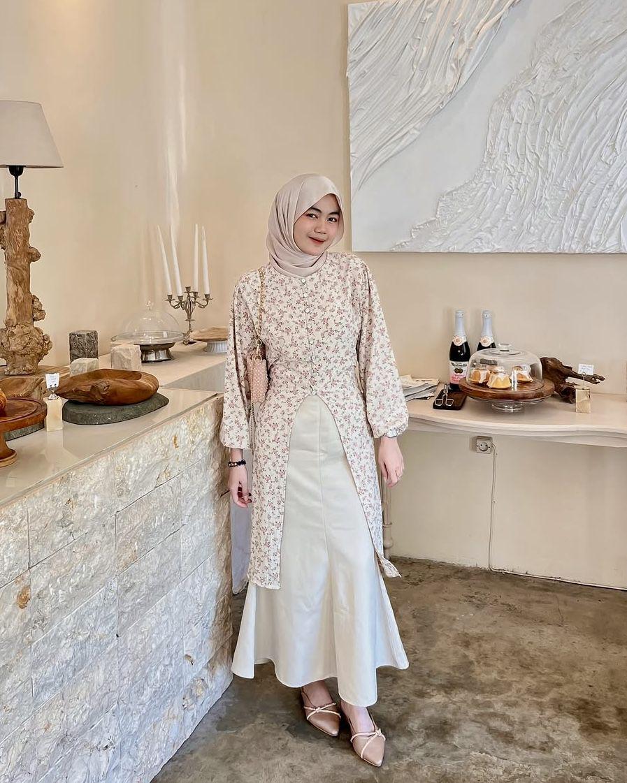potret ide OOTD hijab bergaya vintage yang klasik ala Nita Gina (instagram.com/nitaginab)