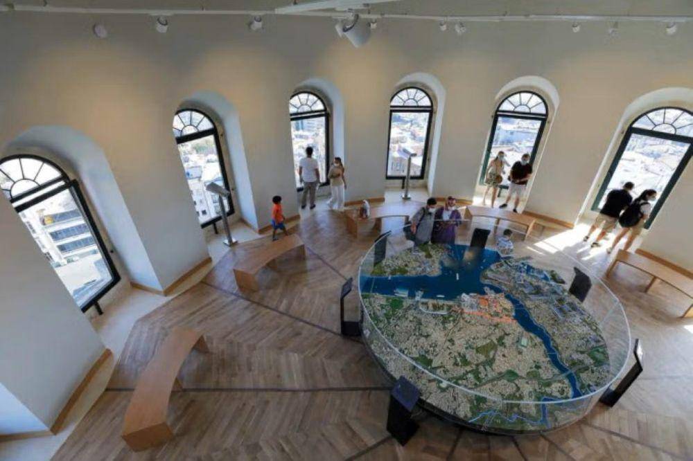 Ruang pameran di dalam Menara Galata (galata-tower.com)