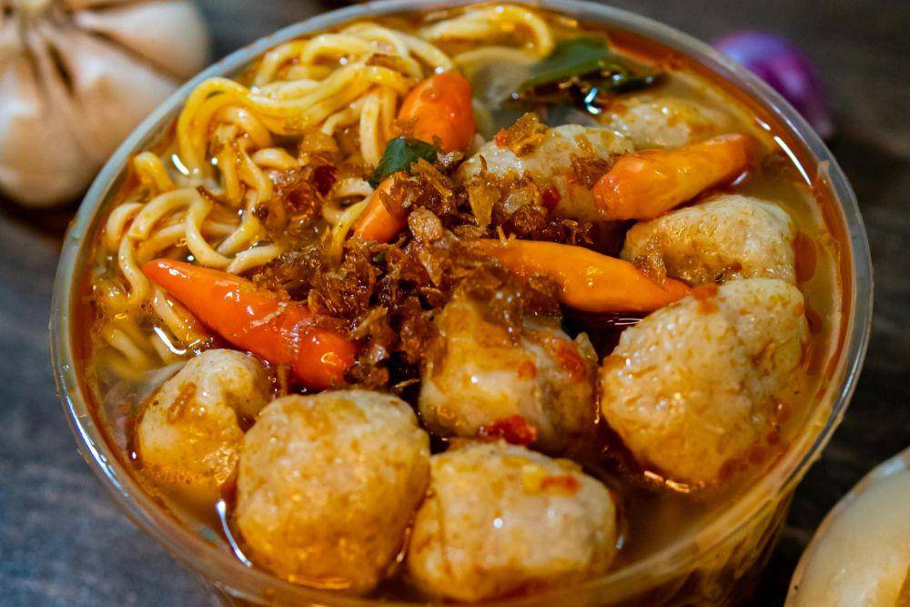 ilustrasi makanan berkuah pedas dan menyegarkan untuk Idulfitri (pexels.com/Baarast Project)