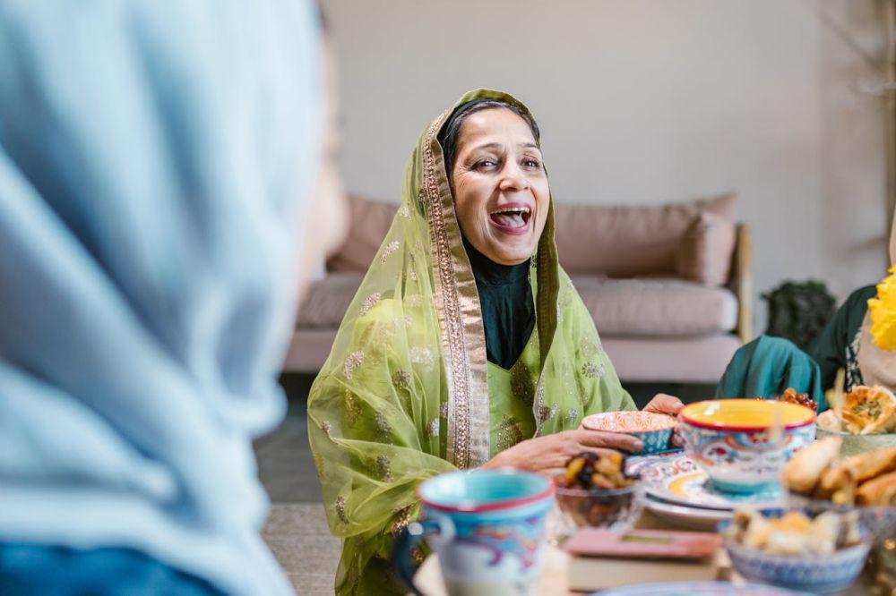 ilustrasi orang merayakan idul fitri (pexels.com/RDNE Stock Project)
