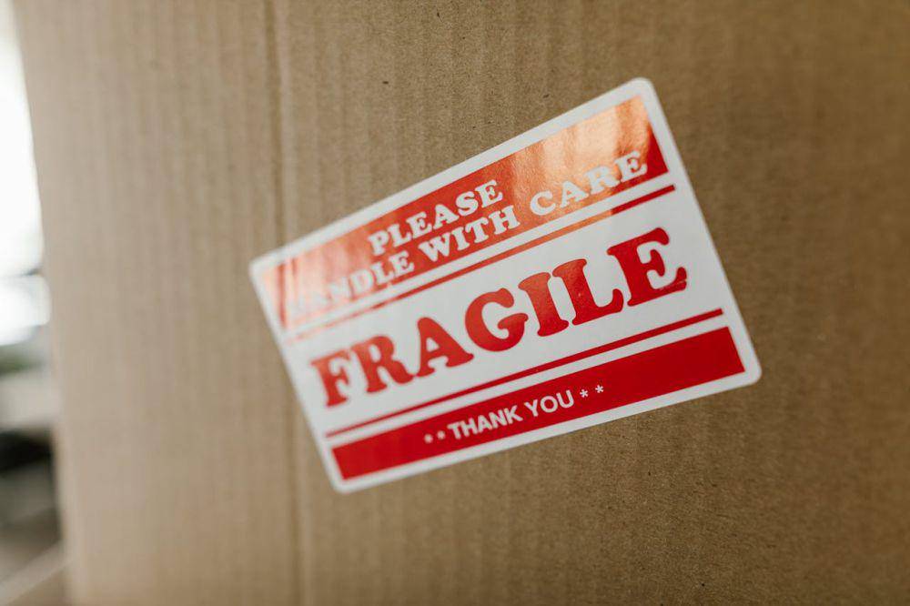 ilustrasi stiker fragile (pexels.com/RDNE Stock project)