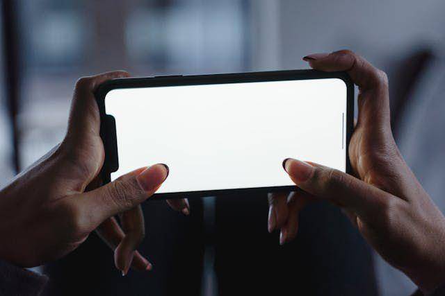 ilustrasi lcd handphone (pexels.com/tima)