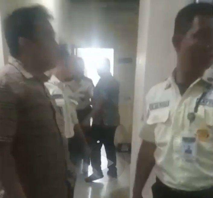 Suasana baku hantam antara 2 anggota DPRD Medan (screenshoot video viral)
