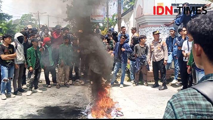Ratusan Mahasiswa Kembali Geruduk DPRD NTB Menolak UU TNI