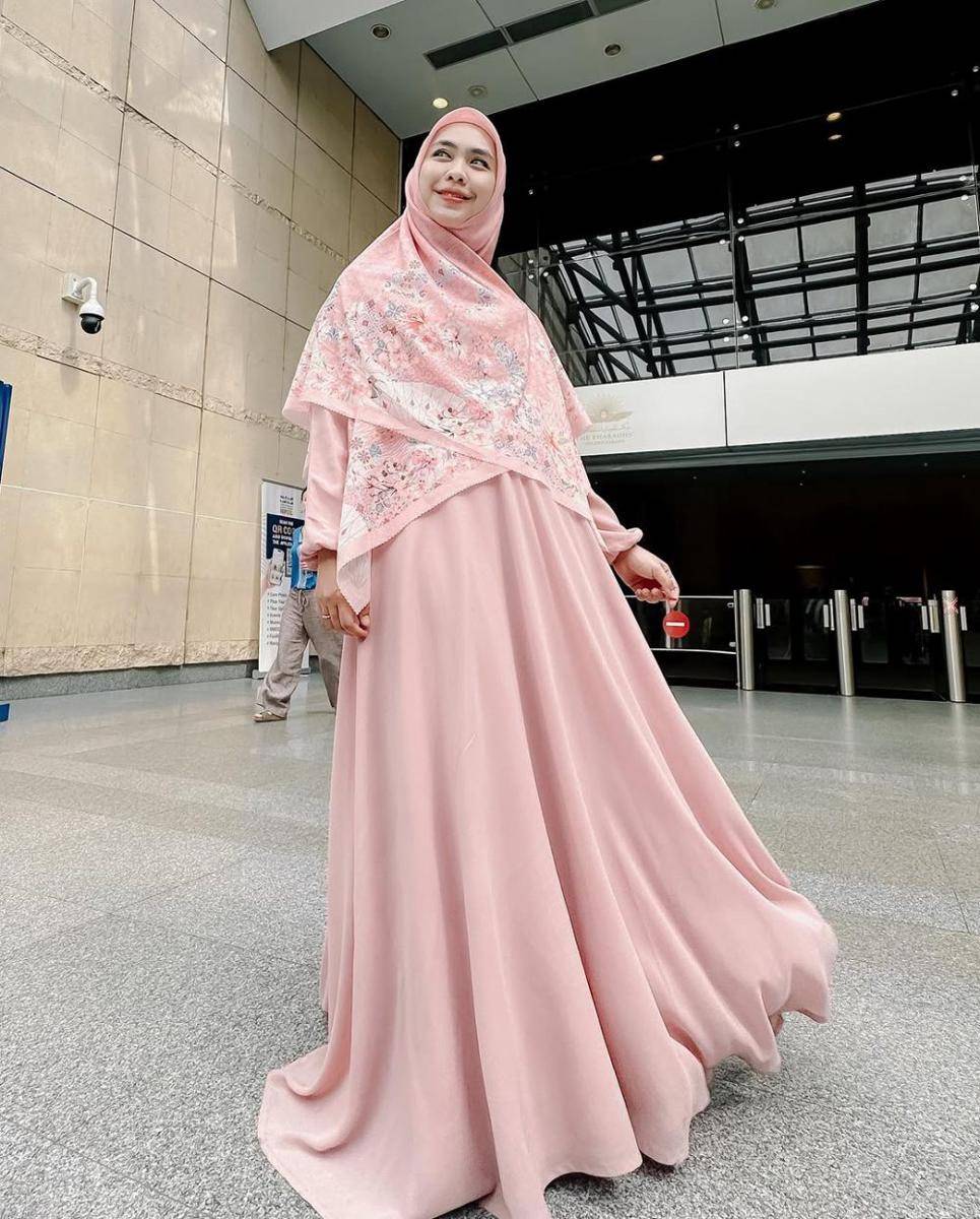 Outfit lebaran ala Oki Setiana Dewi (instagram.com/okisetianadewi)