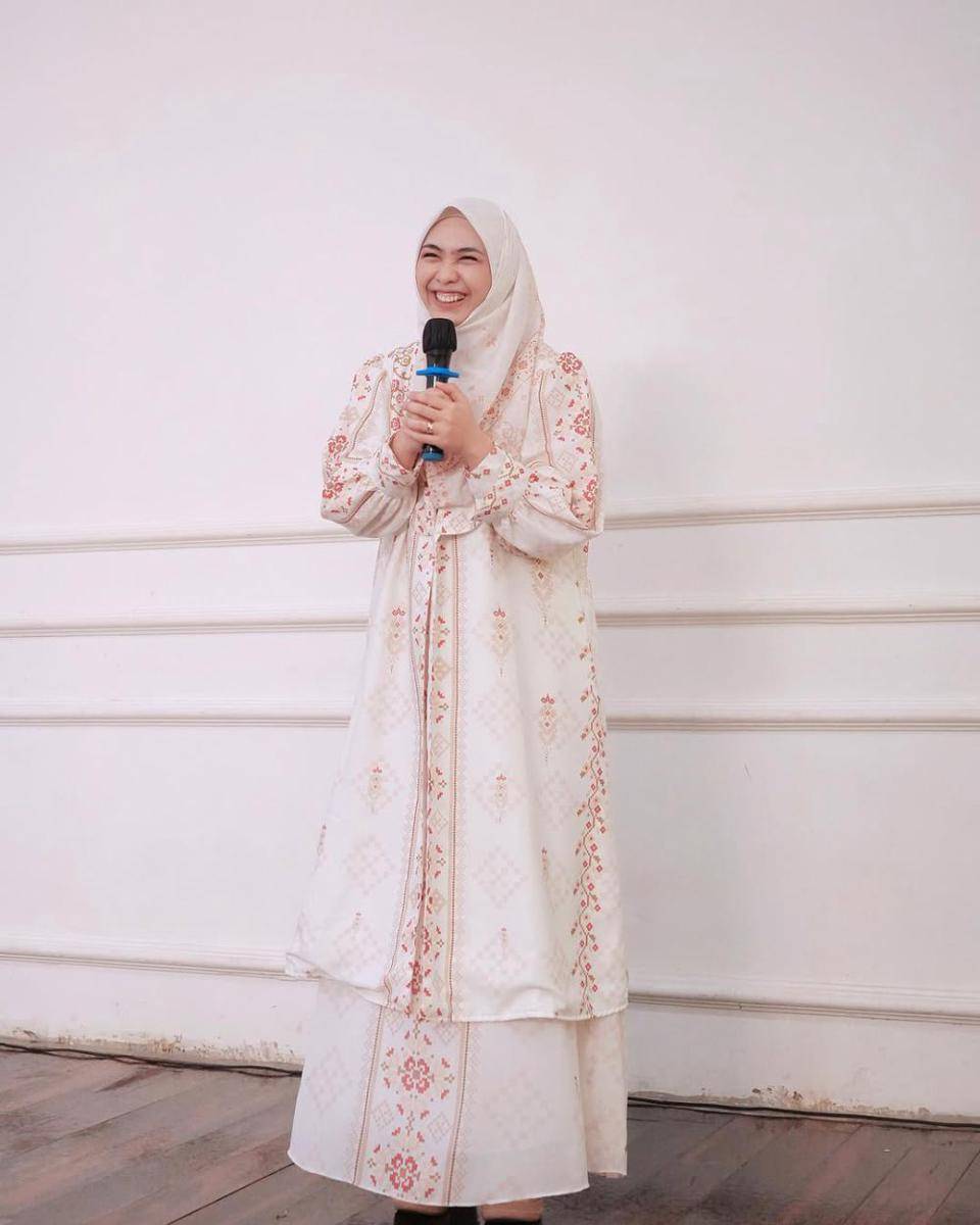 Outfit lebaran ala Oki Setiana Dewi (instagram.com/okisetianadewi)
