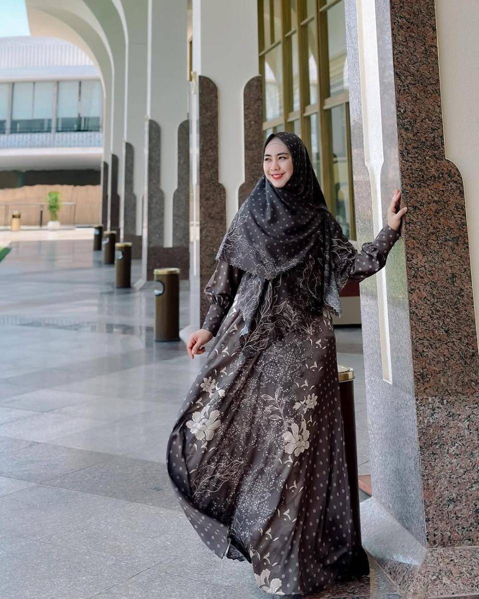 Outfit lebaran ala Oki Setiana Dewi (instagram.com/okisetianadewi)