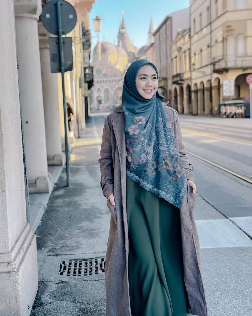 Outfit lebaran ala Oki Setiana Dewi (instagram.com/okisetianadewi)