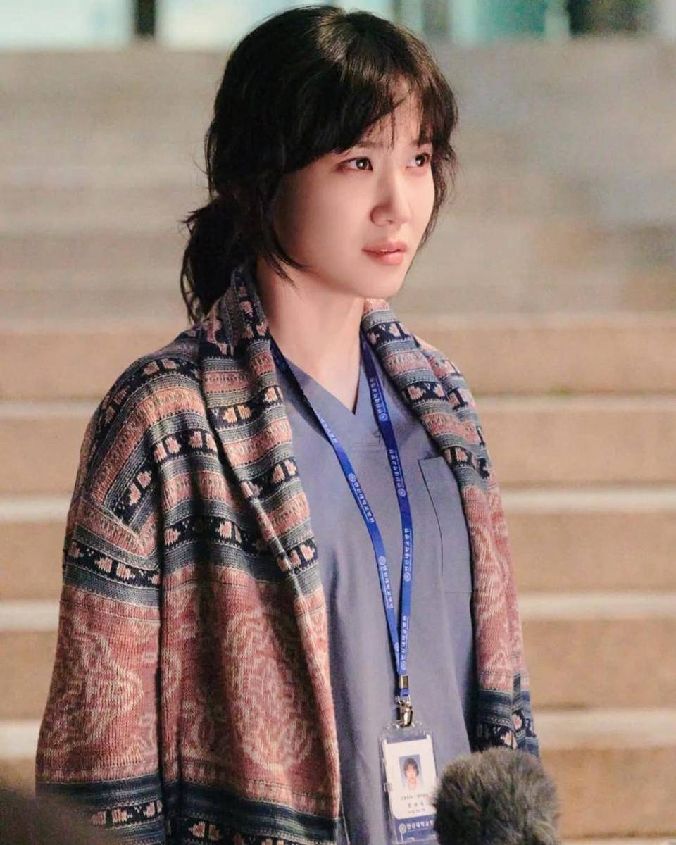 Still cut Hyper Knife (instagram.com/eunbining0904)