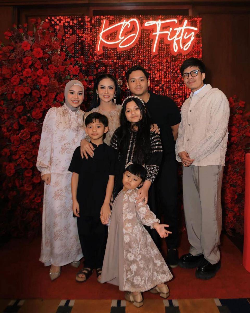 Gaya Kris Dayanti di Birthday Party Ke-50 (instagram.com/krisdayantilemos)