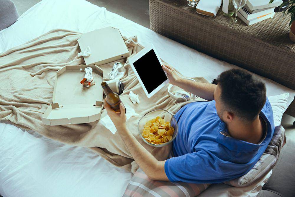 ilustrasi pria melakukan me time (freepik.com/master1305)
