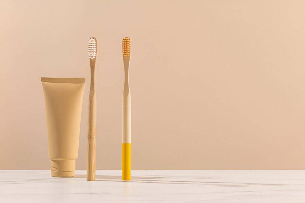 ilustrasi sikat gigi dan pasta gigi kemasan travel (freepik.com/freepik)