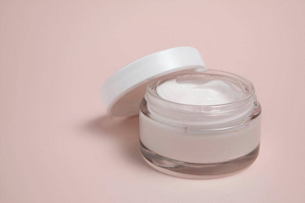 ilustrasi pelembap wajah (freepik.com/freepik)