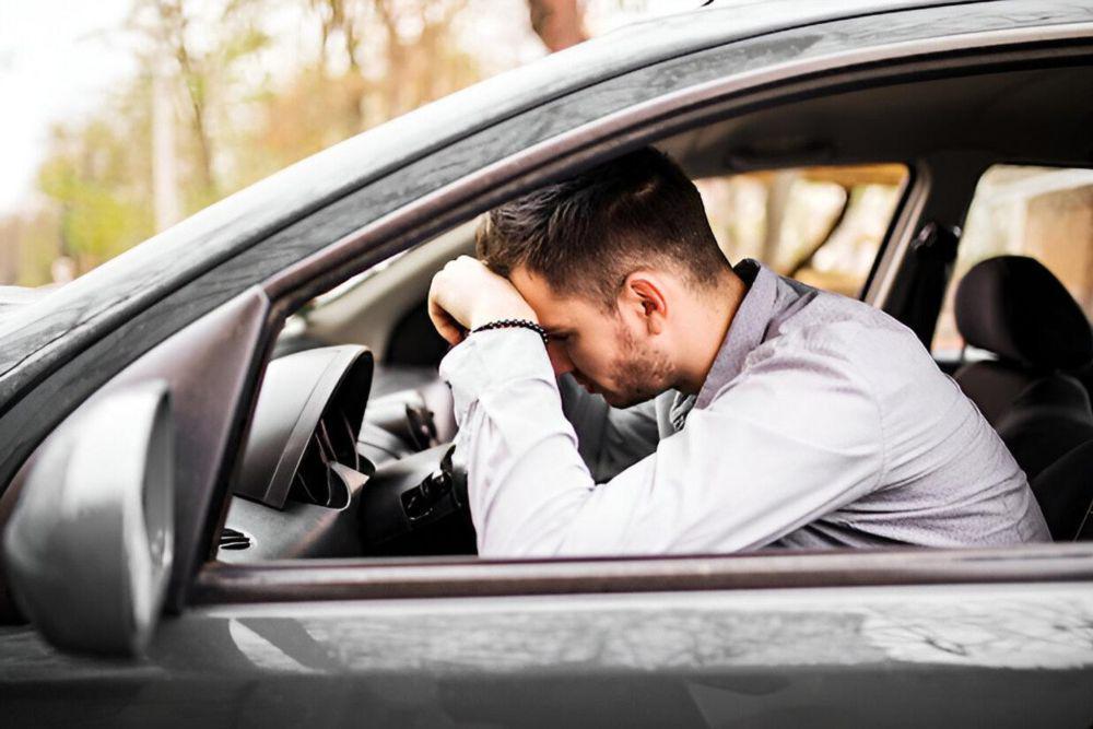 Tips Aman Tidur di Dalam Mobil, Turunkan Kaca Sedikit