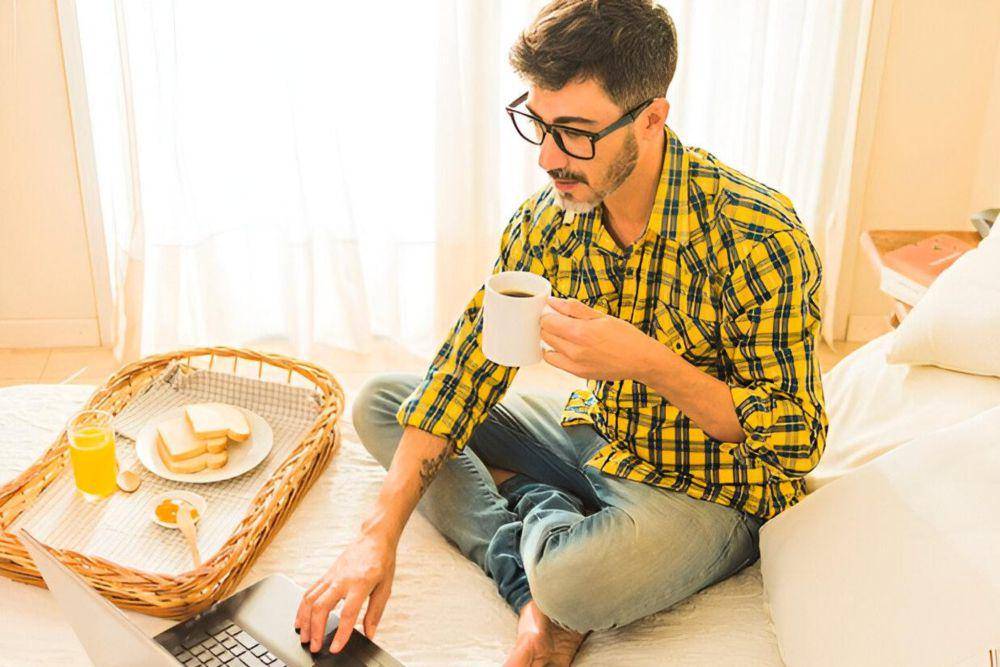 ilustrasi pria melakukan me time (freepik.com/freepik)