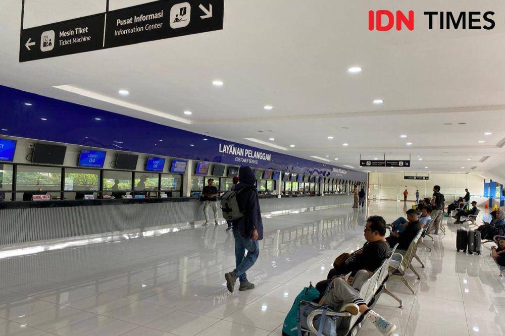 Suasana Terminal Kampung Rambutan, Jakarta Timur, jelang mudik lebaran pada Selasa (25/3/2025). (IDN Times/Irfan Fathurohman)