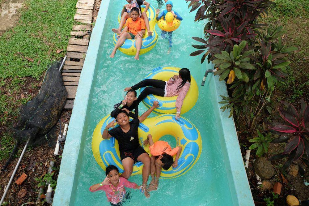 Ilustrasi anak bermain di waterpark (unsplash.com/@yogasukma)