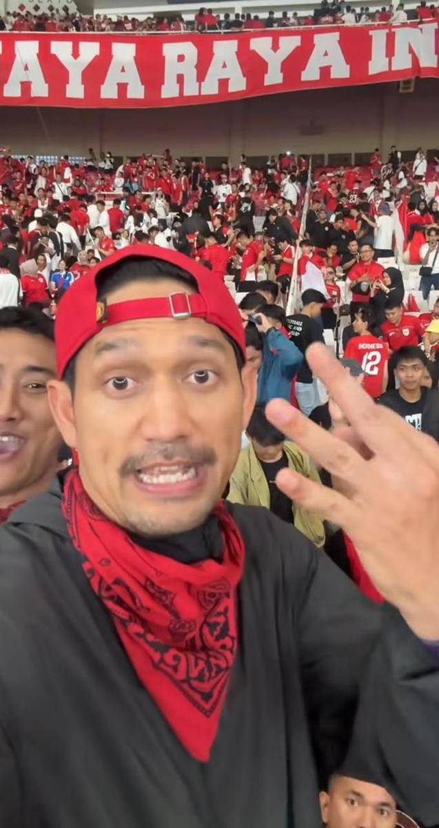Ibnu Jamil nonton Indonesia vs Bahrain di GBK (instagram.com/ibnujamilo)