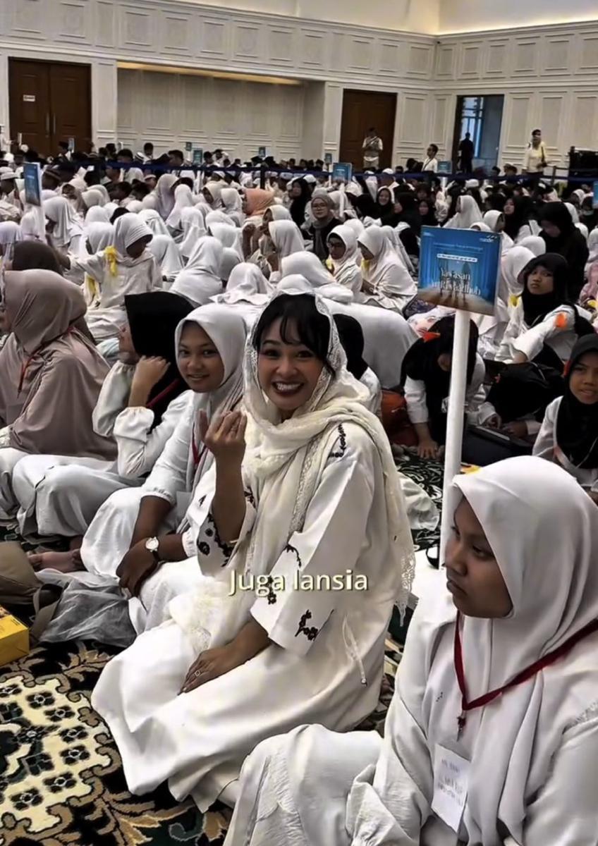 Andien Aisyah berbagi kebaikan dengan anak yatim piatu, dhuafa, dna lansia (instagram.com/andienaisyah)