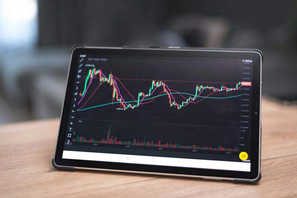 ilustrasi investasi (pexels.com/AlphaTradeZone)