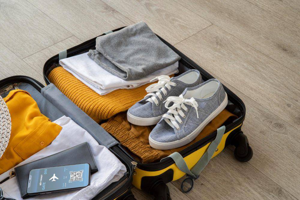 Ilustrasi packing barang (freepik.com/freepik)