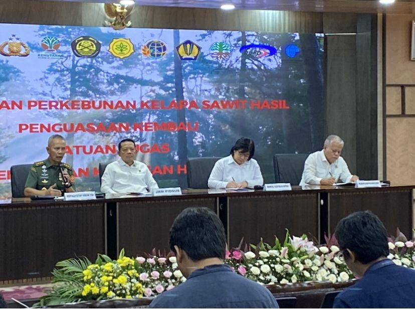 Satgas PKH Kembali Serahkan 216 Ribu Ha Lahan Sawit ke BUMN Agrinas