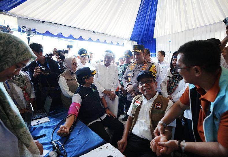 Kapolri Jenderal Listyo Sigit Prabowo memantau arus mudik do Tol Cikampek KM 47 (Dok. Humas Polri)