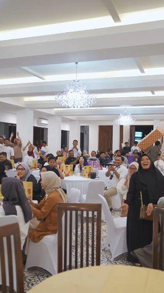 Irish Bella buka puasa bareng karyawan (Instagram.com/_irishbella_)