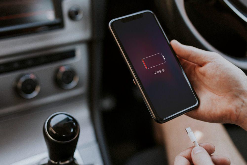 5 Charger Mobil Multi-Port Solusi Anti Rebutan saat Mudik Lebaran