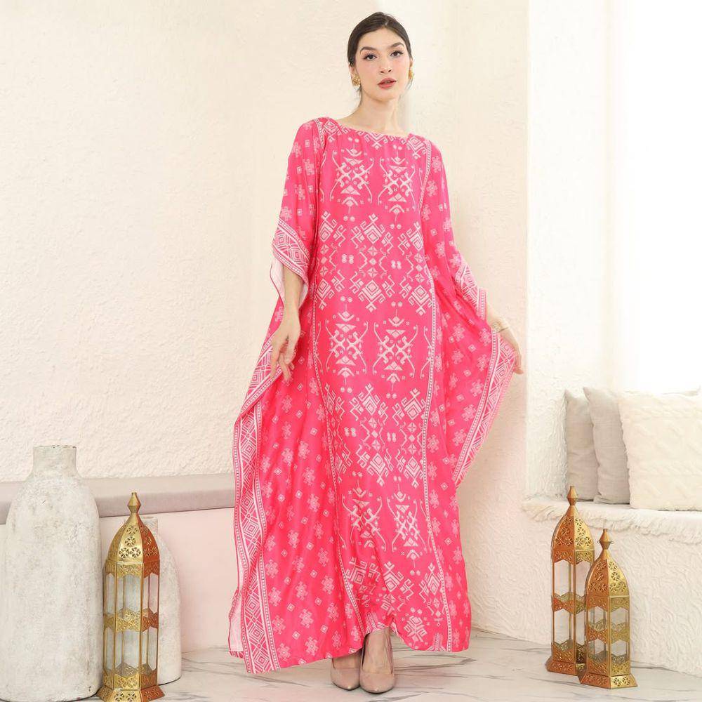 Pink songket short kaftan (instagram.com/kanzicollection)