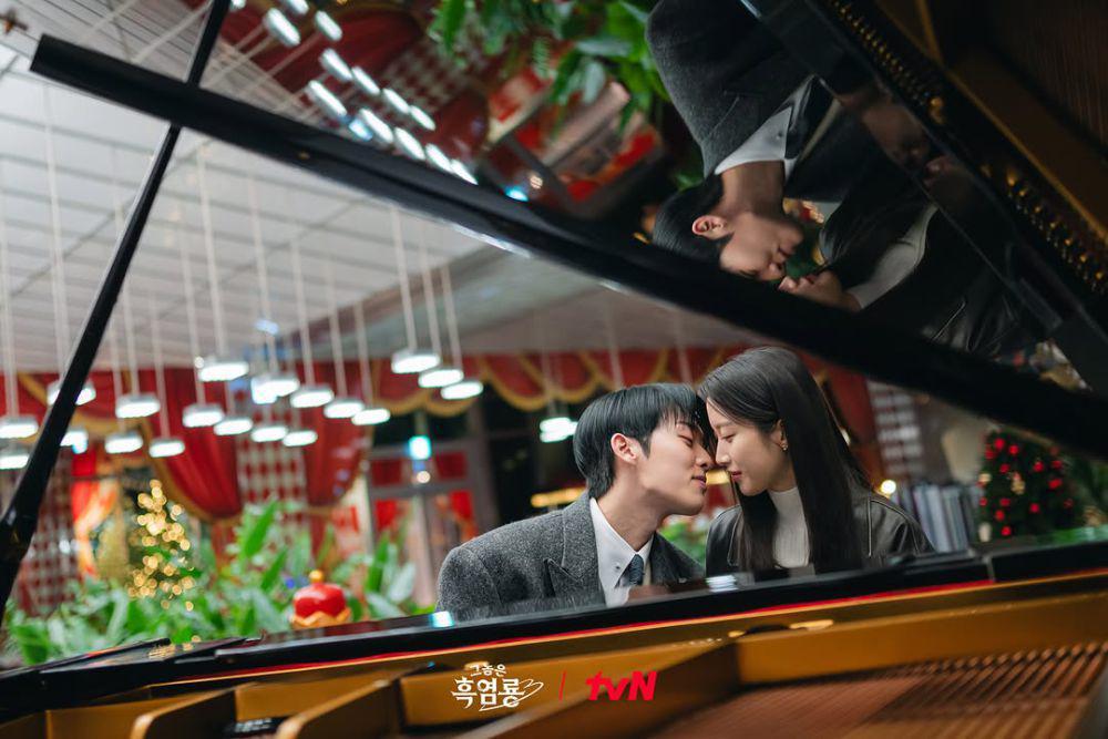 10 Momen Romantis Joo Yeon dan Soo Jung di Ending My Dearest Nemesis