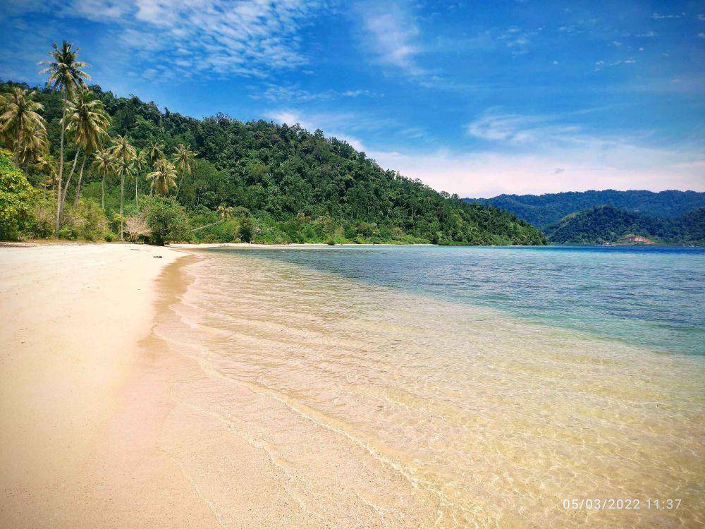 Pulau Cubadak Padang (https://min.wikipedia.org/)