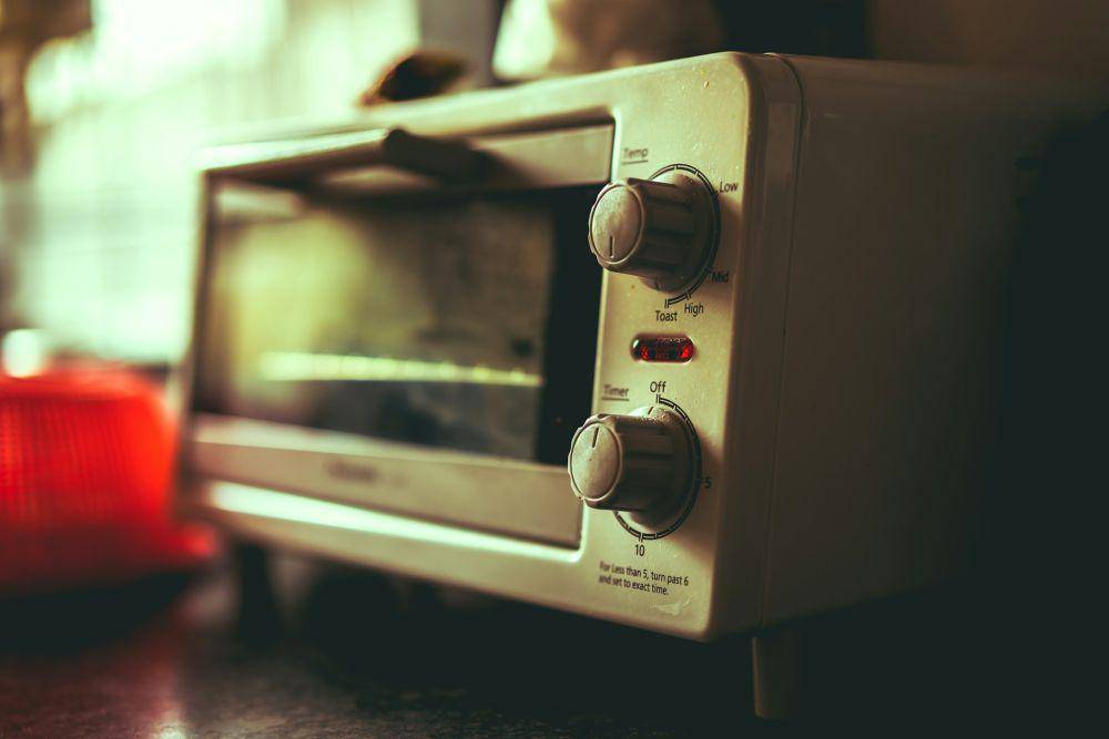 oven (unsplash.com/Dewang Gupta)