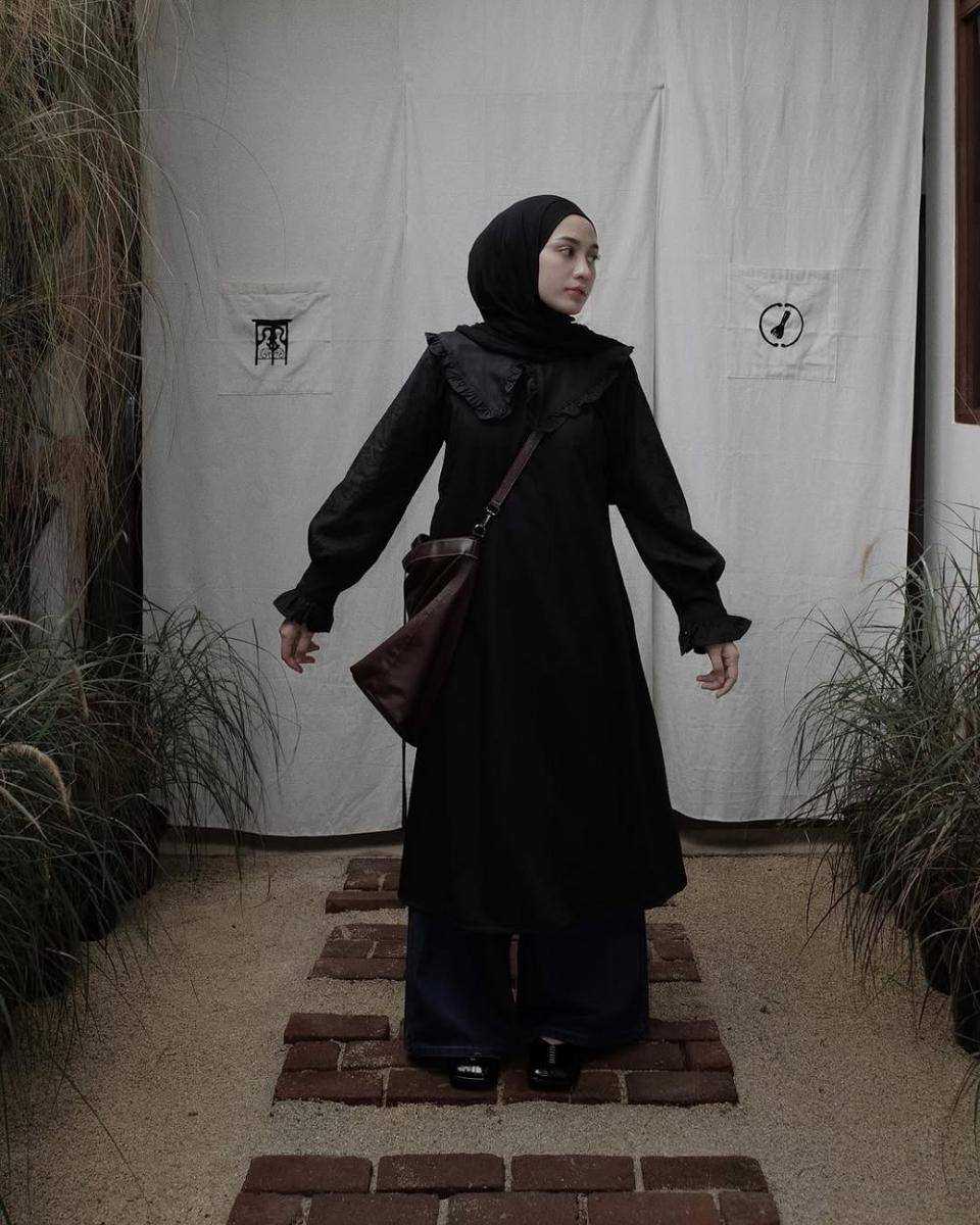 referensi outfit Lebaran ala Helmi Nursifah (instagram.com/helminursifah)