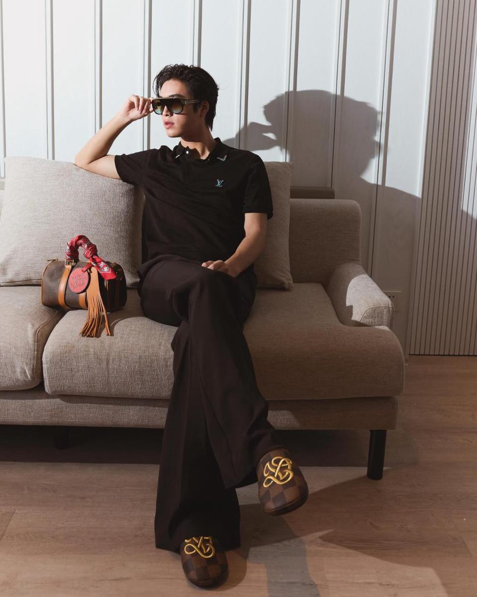 outfit polo shirt ala Gemini Norawit (instagram.com/gemini_nt)