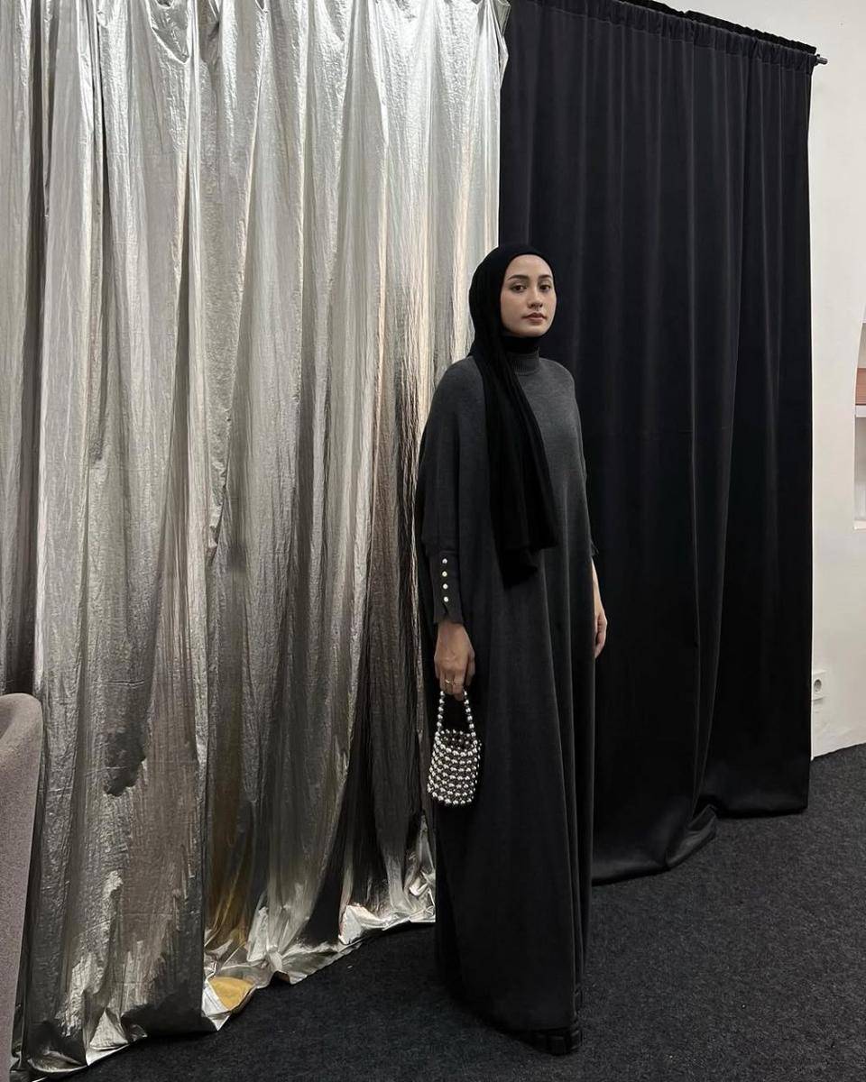 referensi outfit Lebaran ala Helmi Nursifah (instagram.com/helminursifah)