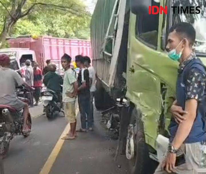 Foto mobil Fuso rusak di bagian samping usai alami kecelakaan (Dok/Istimewa)