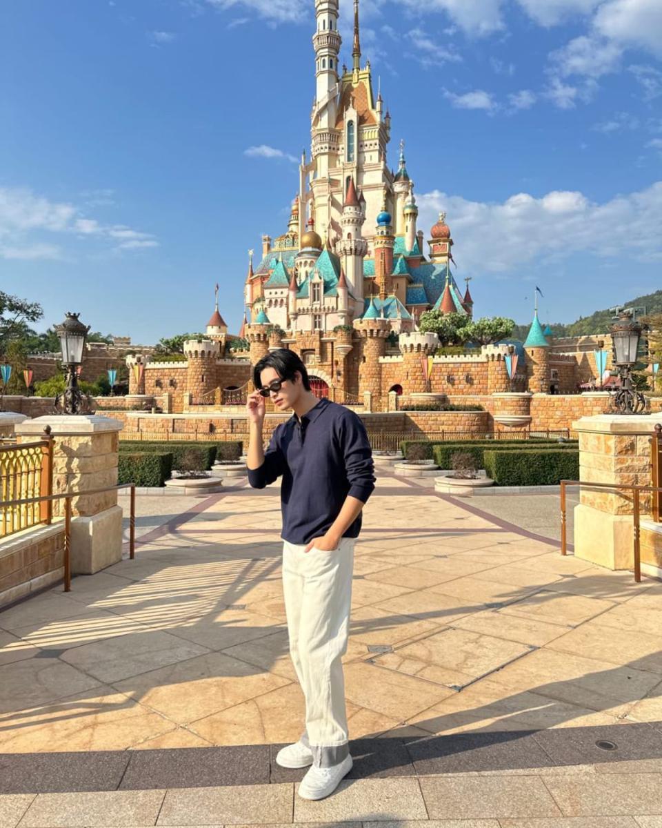 outfit polo shirt ala Gemini Norawit (instagram.com/gemini_nt)