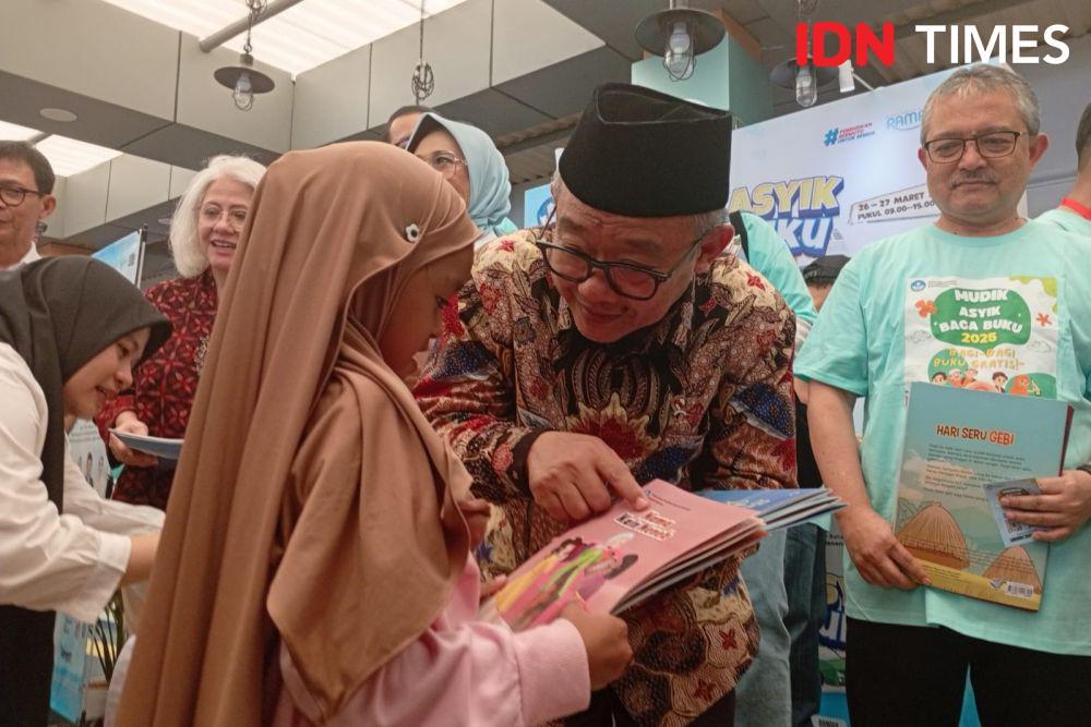 Mendikdasmen Bagikan 20 Ribu Buku Gratis pada Pemudik Selama Dua Hari
