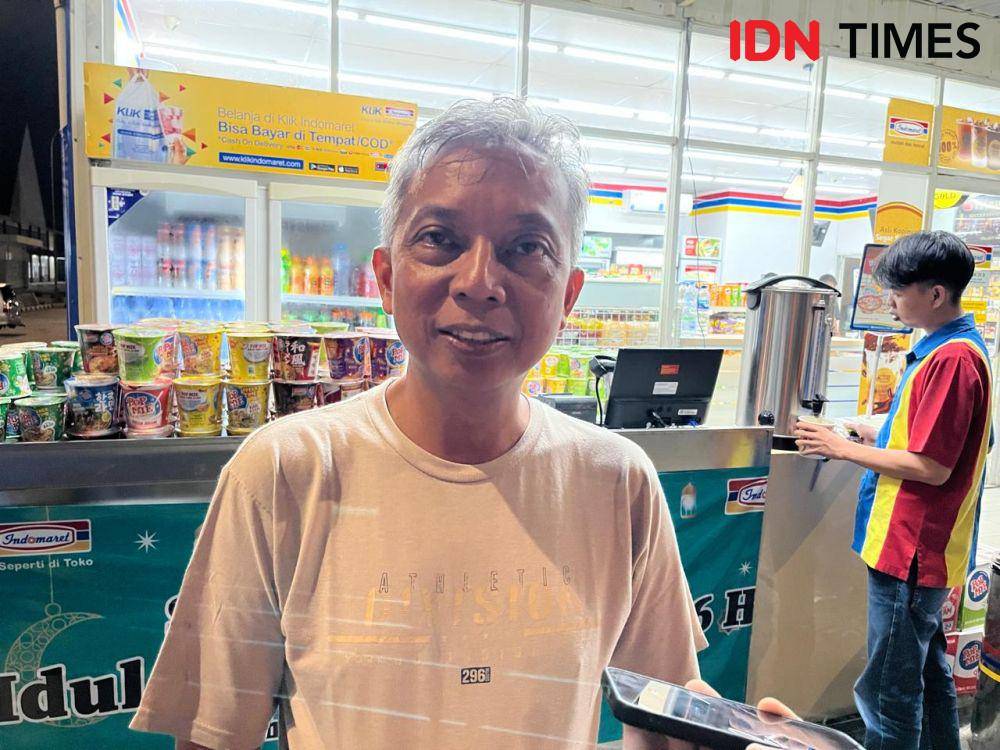 Chandra, pemudik asal Kota Bengkulu tujuan Jakarta lintasi jalur mudik Lampung. (IDN Times/Tama Yudha Wiguna).
