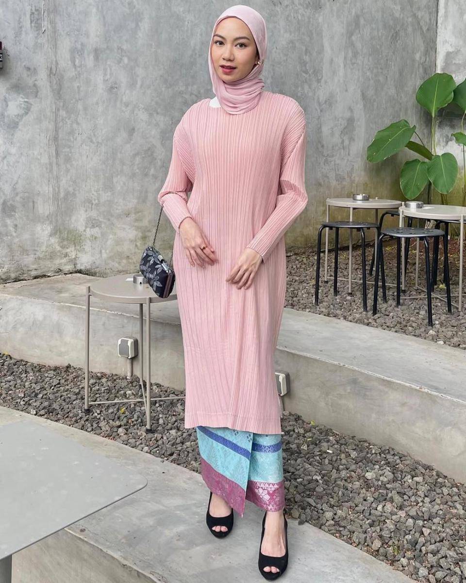 potret ide OOTD hijab versi playful hingga clean outfit ala Charisma Putri (instagram.com/charputri)