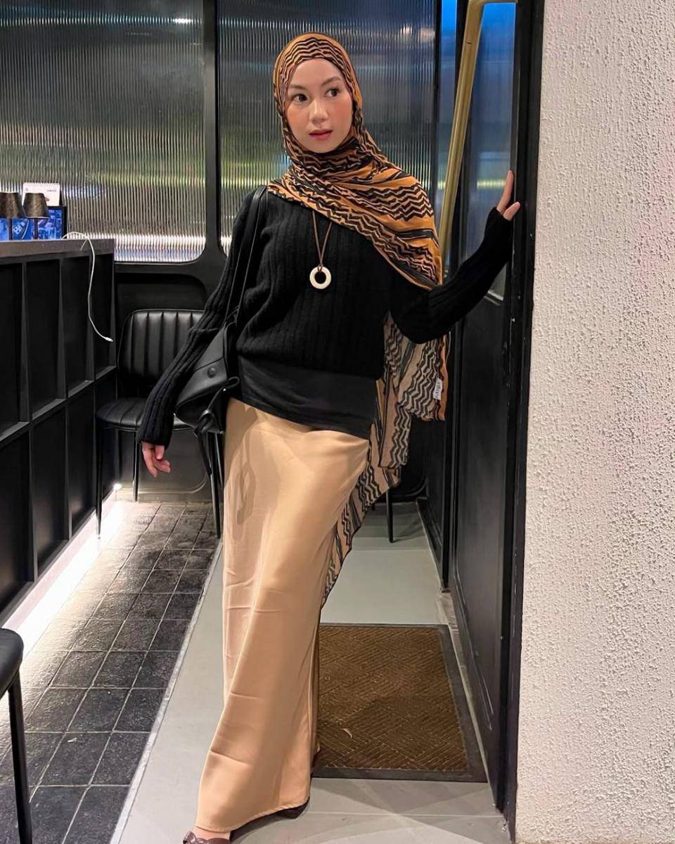 potret ide OOTD hijab versi playful hingga clean outfit ala Charisma Putri (instagram.com/charputri)