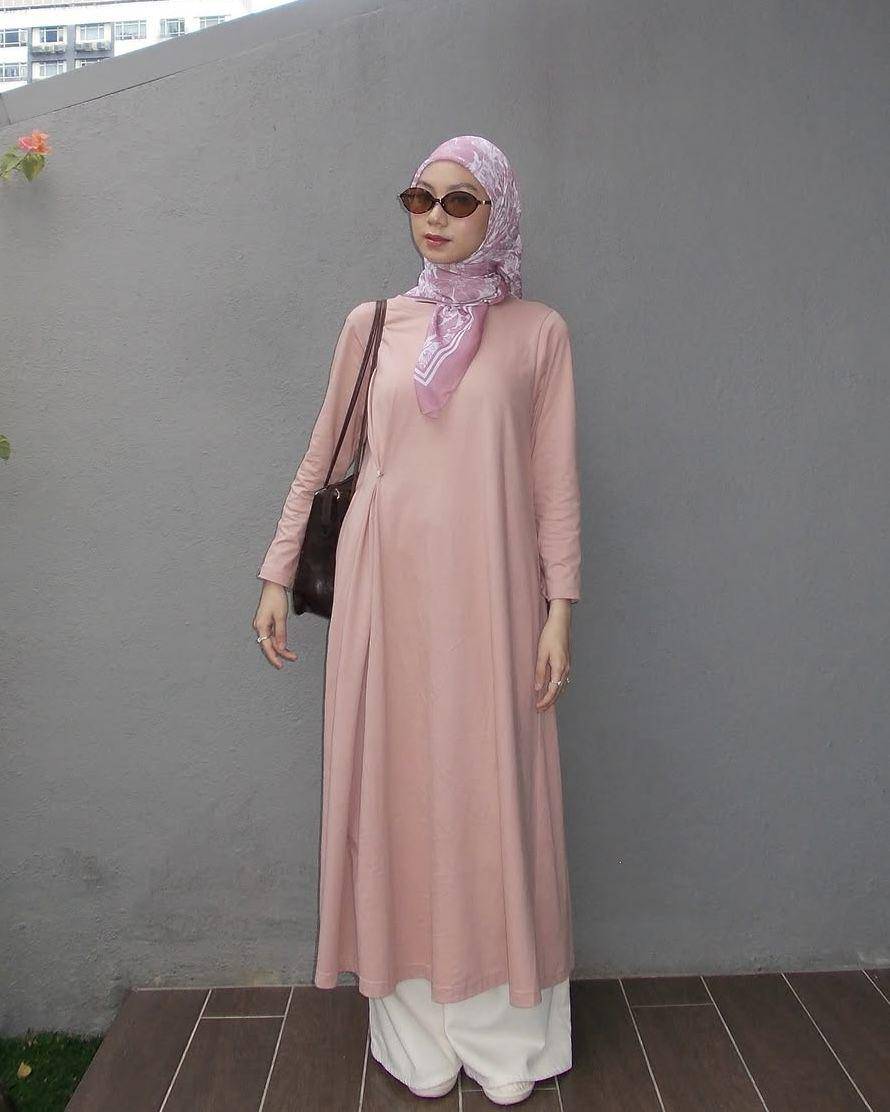 potret ide OOTD hijab versi playful hingga clean outfit ala Charisma Putri (instagram.com/charputri)